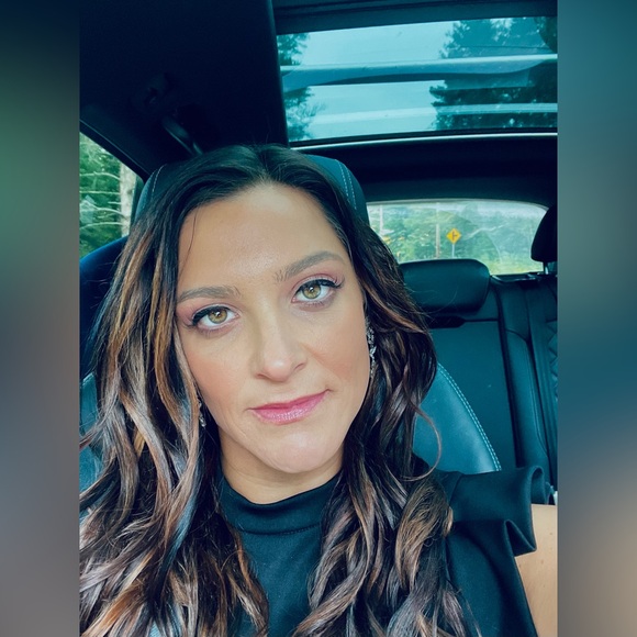 Meet your Posher, Sarah - Picture 2 of 2